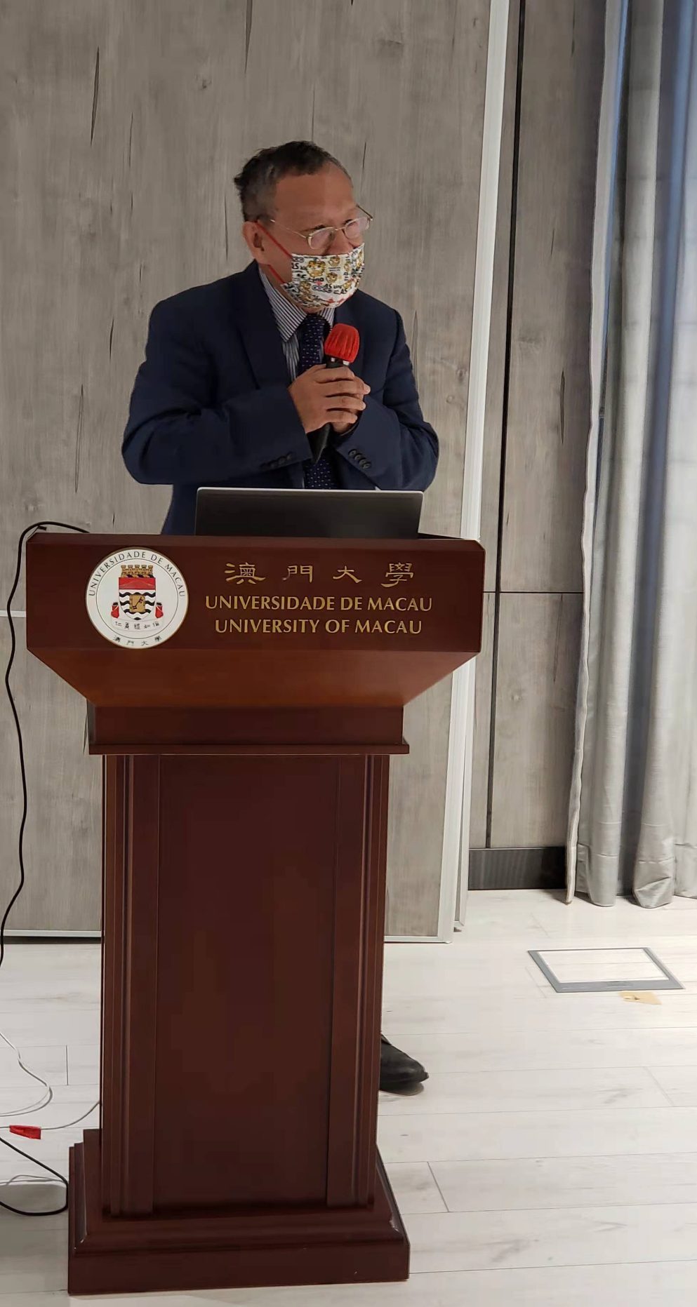 Prof. Yen was giving a speech about the Ceremony of Cooperation